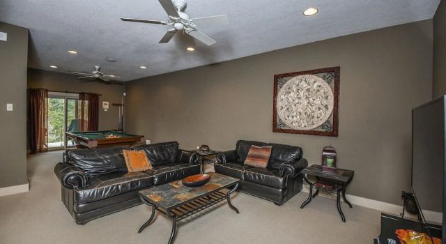Breathe Easy 5 Bedroom Townhome, Buchen Sie Ferienwohnung Hotels in Maryland mit Parkplatz, Parkplätze