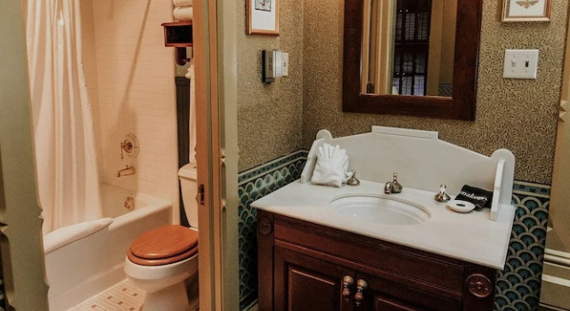 Inn at Pine Terrace, Reservar Hotel Oconomowoc Wisconsin