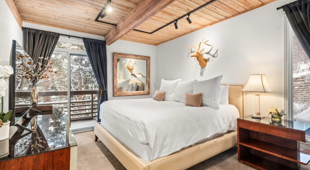 Номер Standard с 4 комнатами с балконом Deluxe 3 & 4 Bedroom Aspen Apartments Next to Silver Queen Gondola