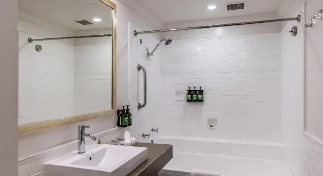 Двухместный номер Standard с балконом и с видом на океан Crowne Plaza Terrigal Pacific by IHG