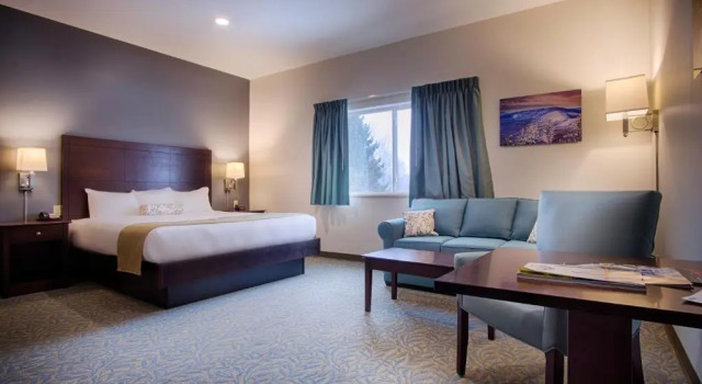 Полулюкс Sun & Ski Inn and Suites