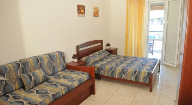 Asterias, Book Hotel  