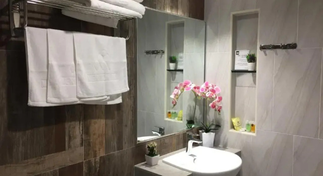 Standart aile oda Meriton Inn Hotel
