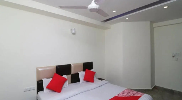 Hotel Paras by OYO Rooms