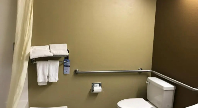 Четырёхместный номер Standard Microtel Inn & Suites by Wyndham Lithonia/Stone Mountain