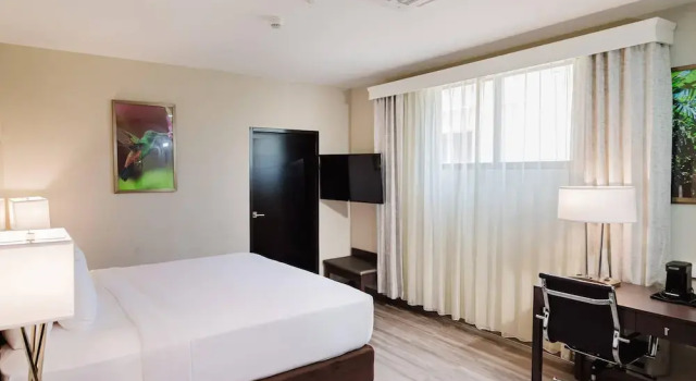 Полулюкс Comfort Inn & Suites Tobago