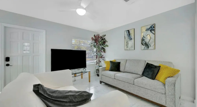 Sleeps 8 Near Busch Gardens With BBQ and Fenced Yard, Забронировать Апартаменты/квартира Апартаменты Тампа, рядом с Скайрайд, Апартаменты/квартира