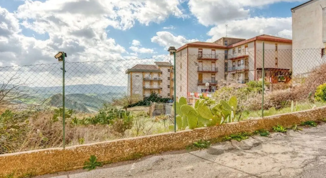 Posh Home in Santa Caterina Villarmosa near Nature Reserve, Book Vacation Home Hotels in Sicily with Parking, Parking