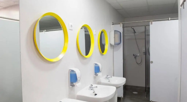 Кровать в общем номере Up Station Hostel