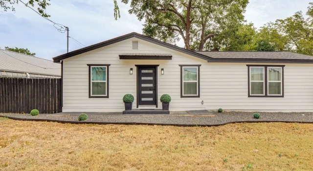 Коттедж Near Historic Georgetown Square! Updated Home