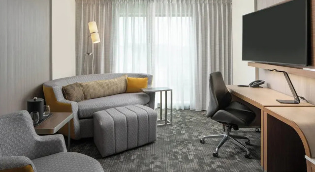 Люкс Courtyard by Marriott Lafayette South