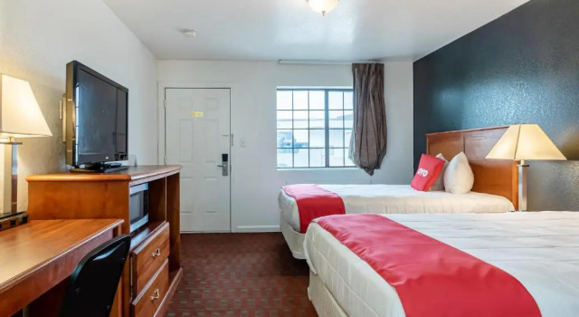 Четырёхместный номер Standard OYO Garden Inn and Suites Pearsall I-35 East