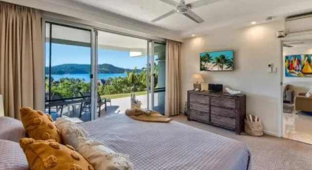 Superior Poinciana 011 on Hamilton Island