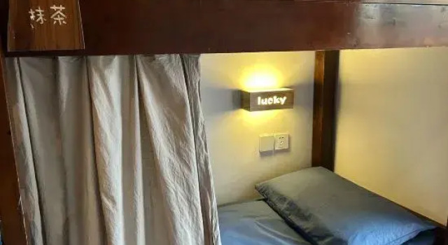 Кровать в общем номере (женский номер) Dacheng Xiaoyuan Hostel (Zhengzhou High-speed Railway East Station MixC Store)