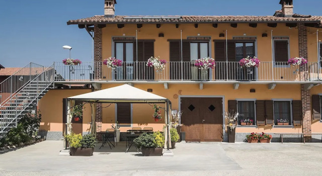 Agriturismo Costa Catterina, Rezervați Hotel Hoteluri în Castagnito cu parcare, Parcare