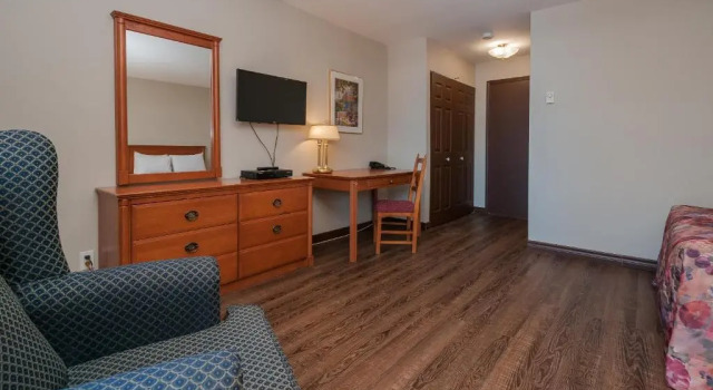 Четырёхместный номер Economy Hotel & Suites Monte-Cristo