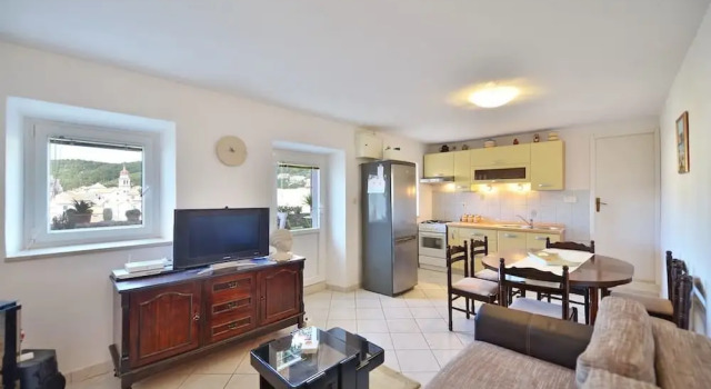 House Tihana, Prenota Hotel Pučišća 