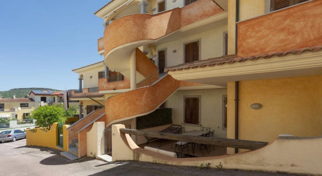 Comfortable Holiday Home in Lu Bagnu Near Seabeach