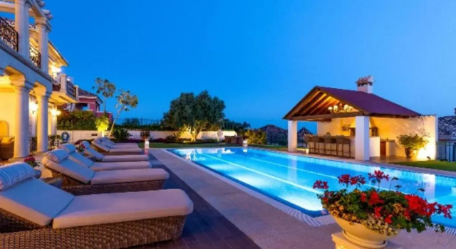 Top Quality Villa Sierra Blanca The Most Disirable Area On The Golden Mile Marbella
