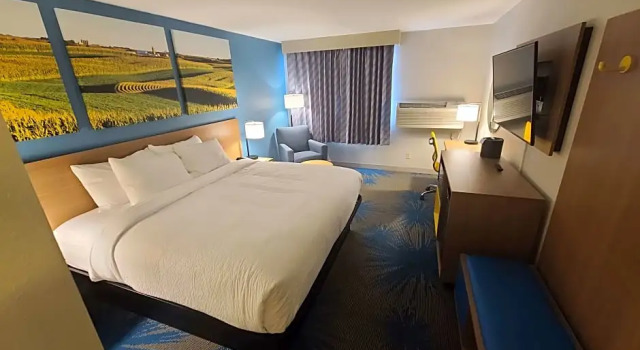 Номер Standard Days Inn by Wyndham Johnson Creek