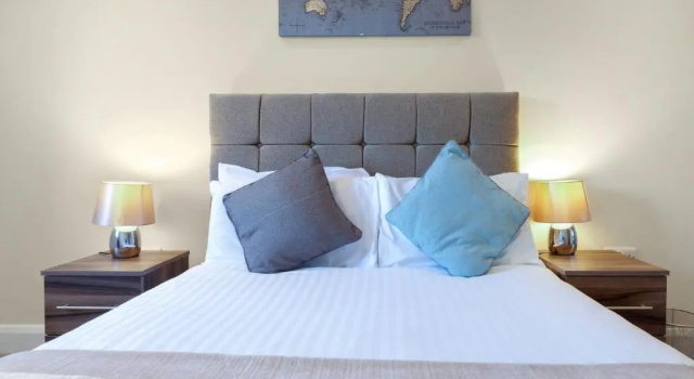 Heathrow Living Serviced Apartments by Ferndale, Забронировать Апартаменты/квартира Отели High Weald с парковкой, Парковка