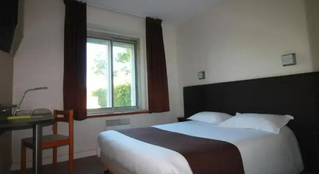Одноместный номер Standard Logis Hôtel Lodge La Valette