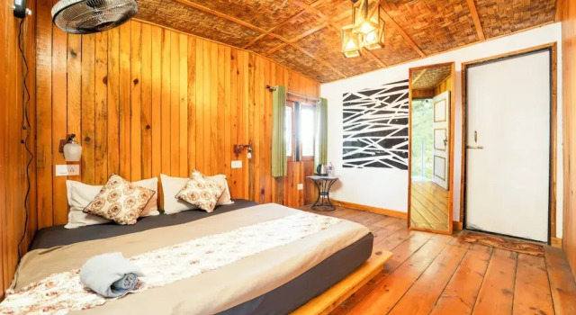 Коттедж с балконом Paradise Pool Resort