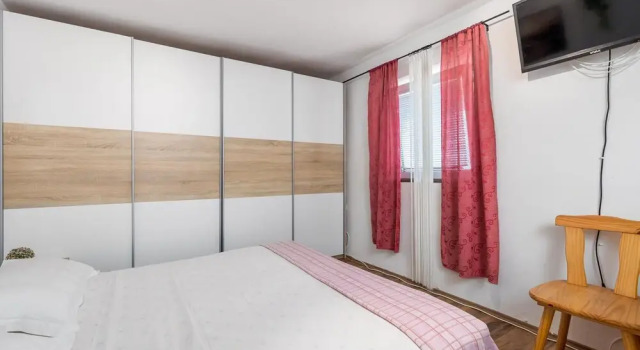 Beautiful Home in Lukovo Sugarje With Wifi and 1 Bedrooms