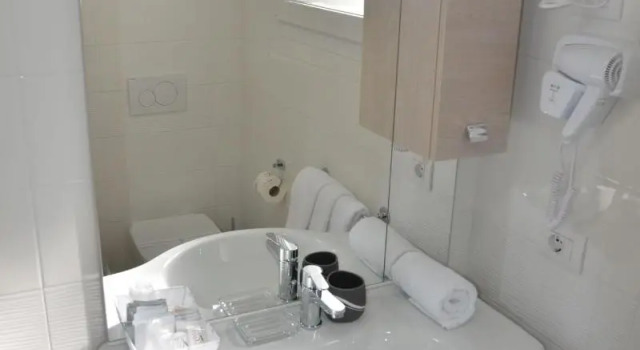 Crystal B&B, Prenota Bed & breakfast Dormelletto Lago Maggiore