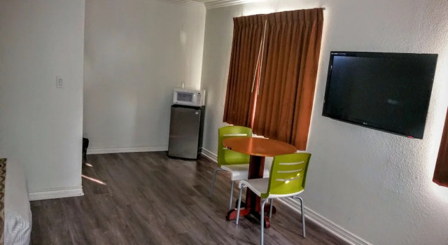 Четырёхместный номер Deluxe Jewel City Inn
