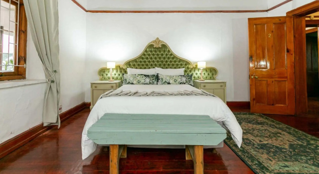 Ravenscliff Villa, Забронировать Вилла Отели Оудсхорн с парковкой, рядом с CP Nel Museum, Парковка