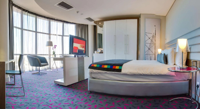 Полулюкс Park Inn Sandton