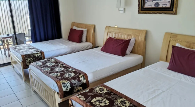 Трёхместный номер Standard c 1 комнатой Novena Palms Motel