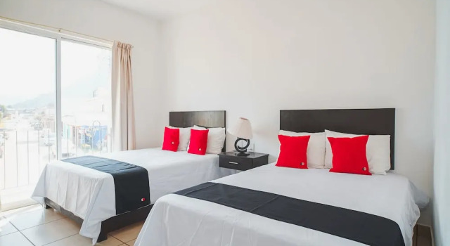 Четырёхместный номер Standard с балконом Hotel Nukuch Nah