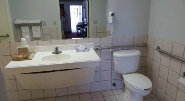 Четырёхместный номер Standard Executive Inn & Suites West Columbia