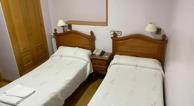 Hostal Guerra, Забронировать Отель Отели Мадрида 3 звезды, рядом с Barcelo Theatre, 3*