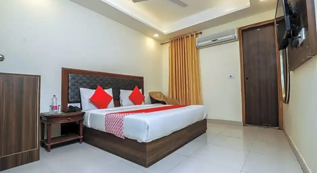 Четырёхместный номер Standard Hotel Krone Plaza Near IGI Airport Delhi