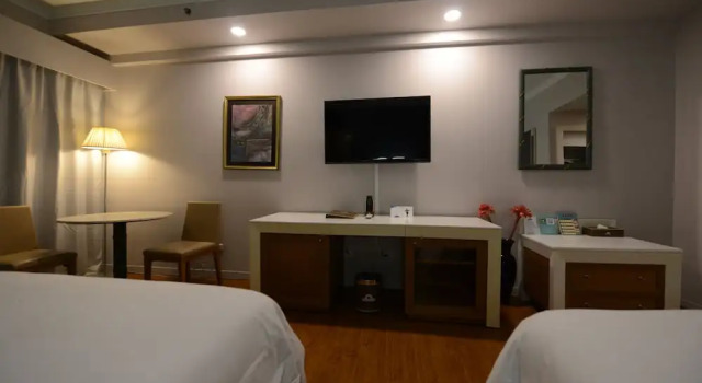 Standard Quadruple room with balcony Days Inn Guam - Tamuning