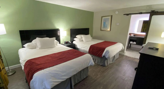 Четырёхместный номер Standard Lx Hotel, SureStay Collection by Best Western