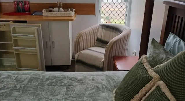 Room-cozy Room With Separate Entrance an, Book Hotel Hoteller i Atherton med parkering, Parkering