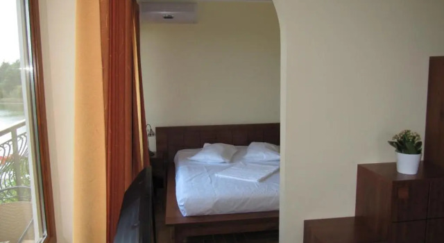 Hotel Insula, Rezerwuj Hotel Neptun Constanta