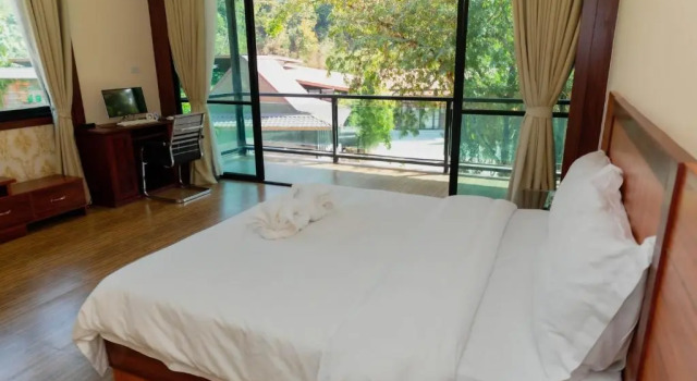 Люкс с балконом Dansavanh Namngum Resort