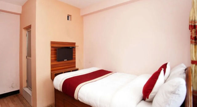 Oyo 372 Hotel Happy Inn
