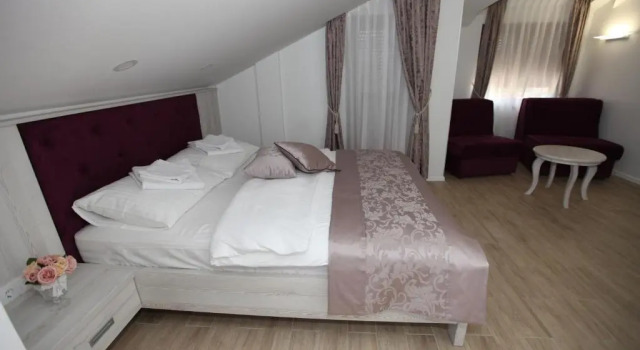 Семейный номер Deluxe Apis Hotel