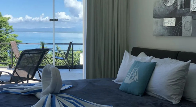 Люкс с видом на бассейн Vista Ocean Suites