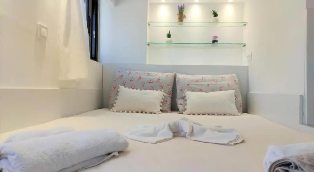 7. Luxurious sea view rooftop suite in the center!