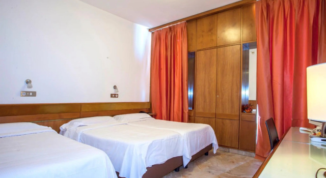 Трёхместный номер Canova Hotel