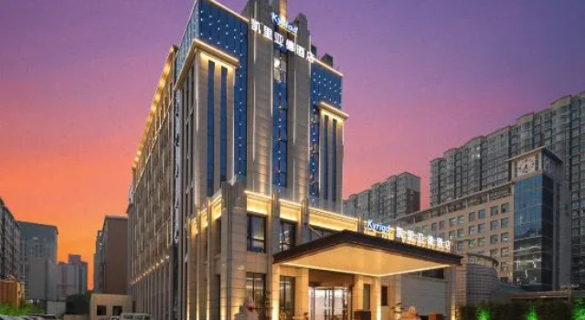 Kyriad Hotel Zhengzhou High Speed Railway East Station, Rezervovat Hotel Čeng-čou Henan