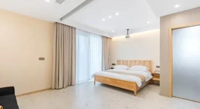Люкс Дуплекс с 3 комнатами с балконом Xinyuan Hotel
