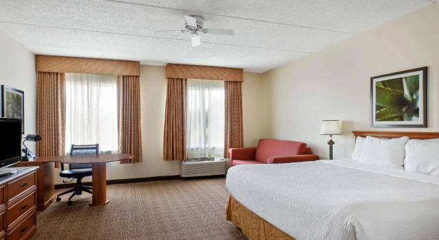 Двухместный номер Deluxe La Quinta Inn & Suites by Wyndham Sawgrass